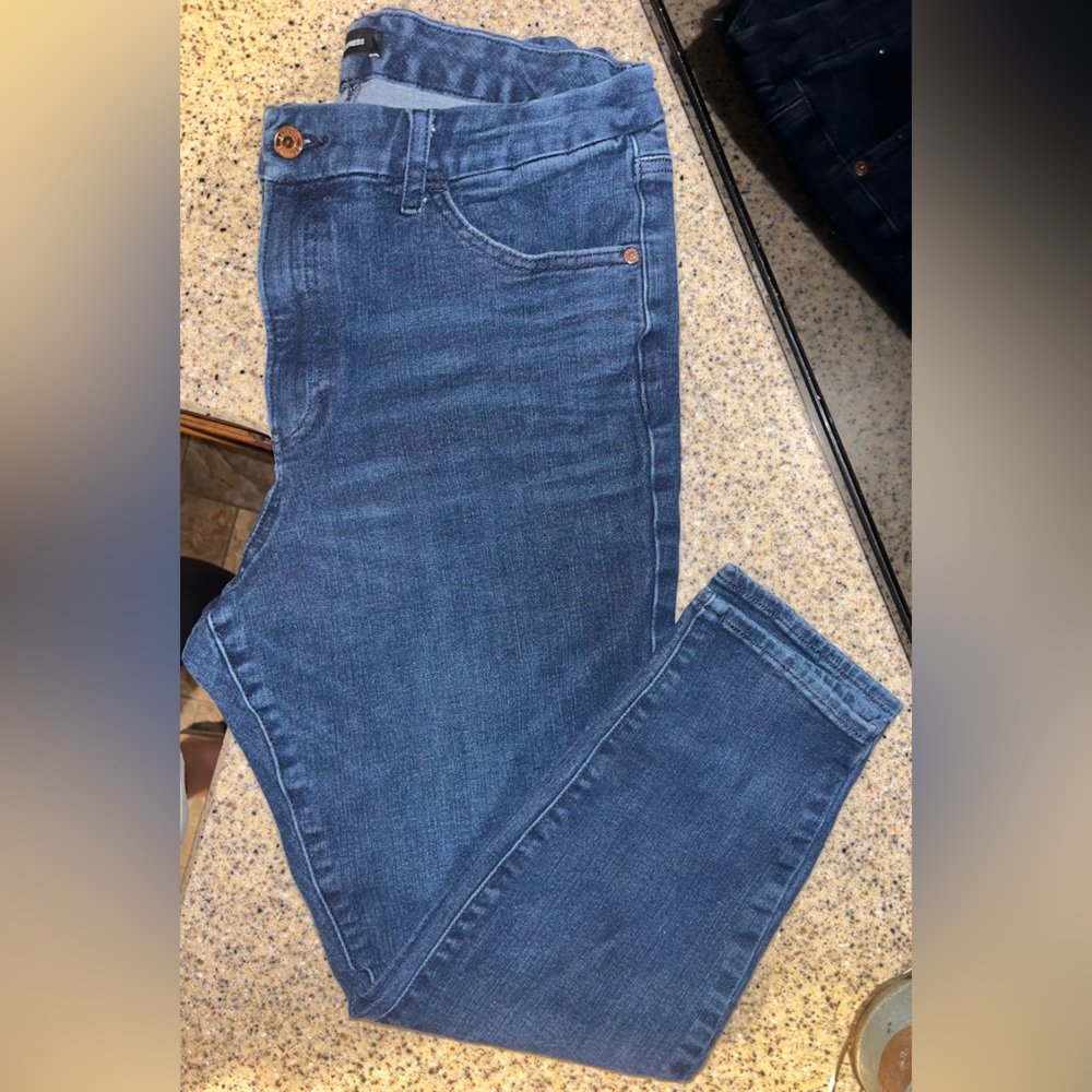 Express Women's High Rise Skinny Jeans in Indigo Short